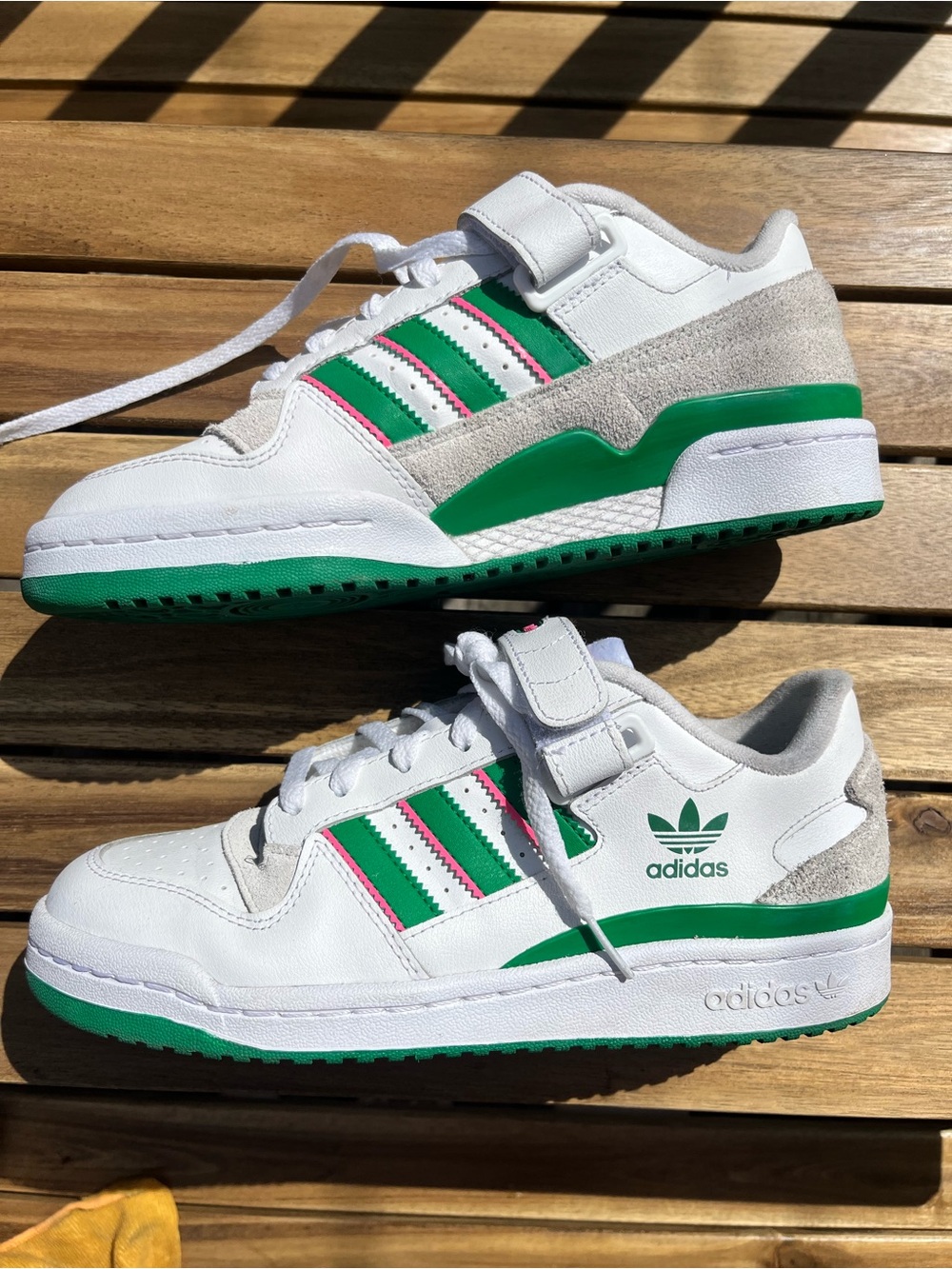 Adidas forum low sneakers in a neon green and pink colour way. Rare! 7.5